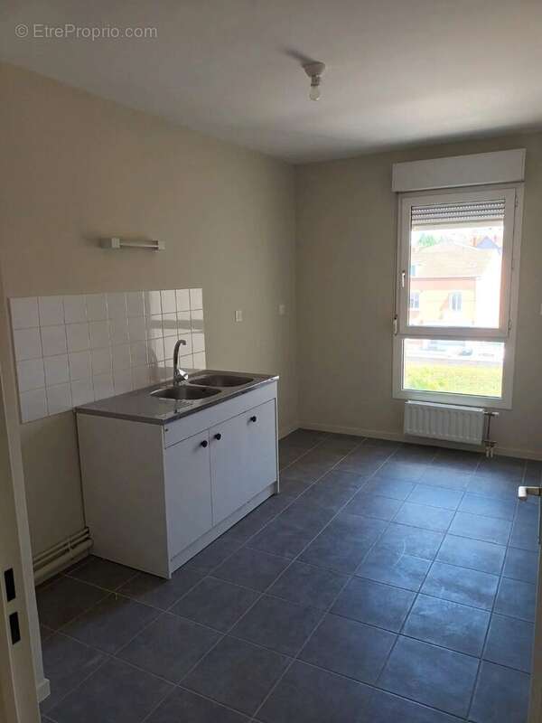Appartement 82 m² à Montceau-Les-Mines  - photo 2