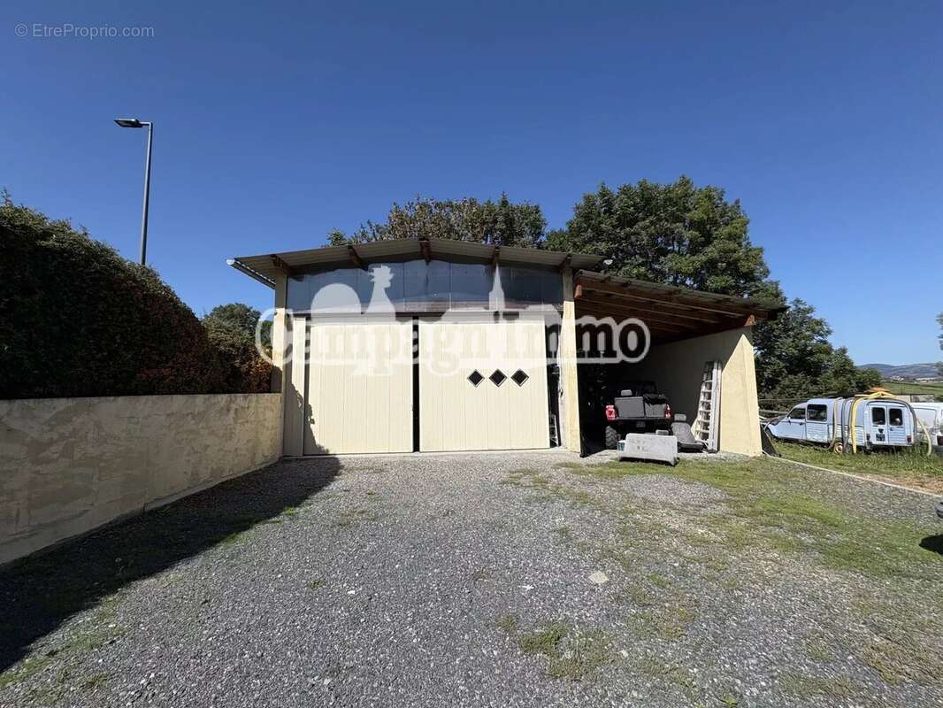 Terrain à PONTCHARRA-SUR-TURDINE