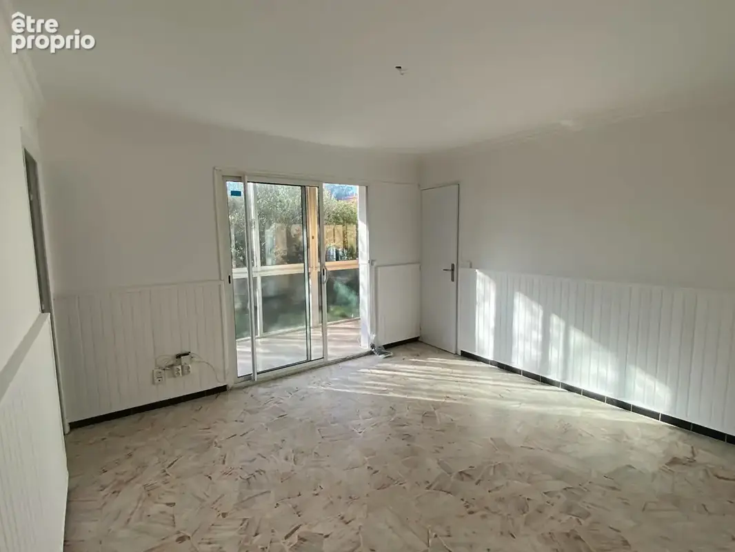 Six-fours les lones T2 36.55m2 + loggia fermée 11m2 et jardin - photo 3