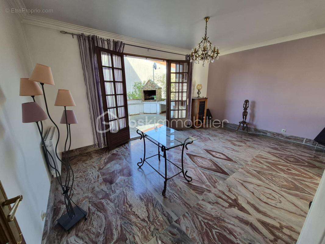 Maison à VIGNEUX-SUR-SEINE