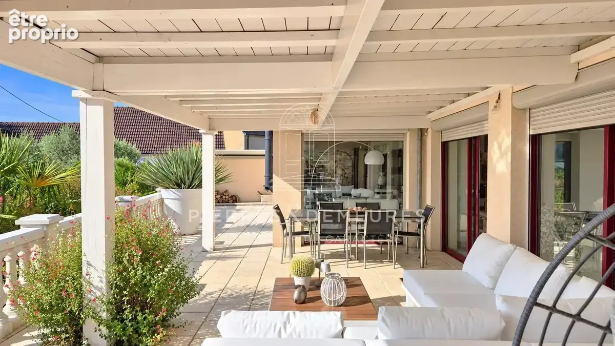 Propriété atypique avec patio et piscine chauffée - photo 2
