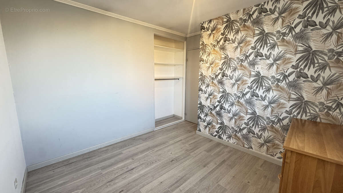 Maison à SAINT-LAURENT-DE-LA-SALANQUE