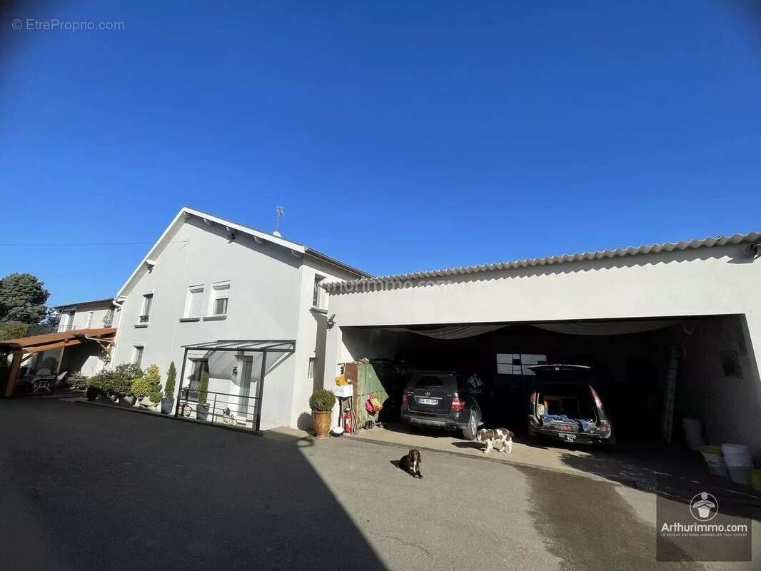 Commerce à LE COTEAU