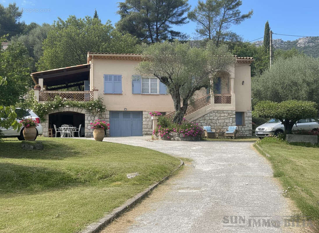 Maison 110 m² à Vence  - photo 2