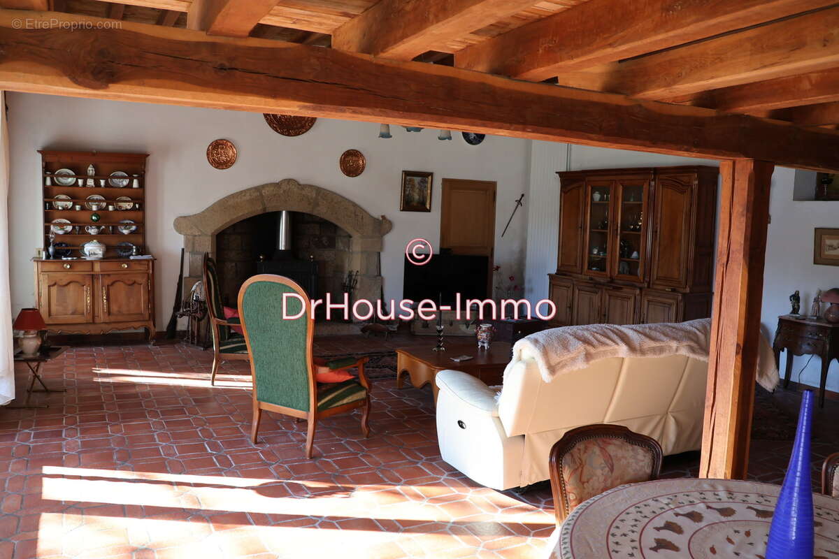 Maison à SAINT-LEGER-LA-MONTAGNE