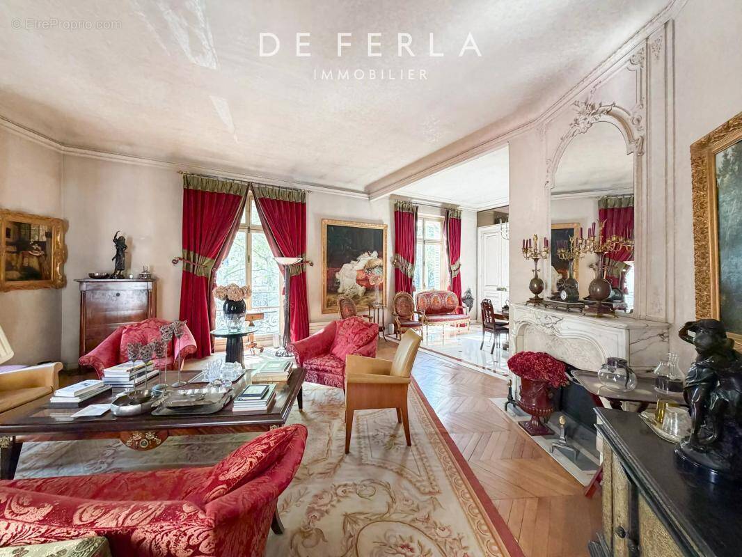Appartement à PARIS-16E