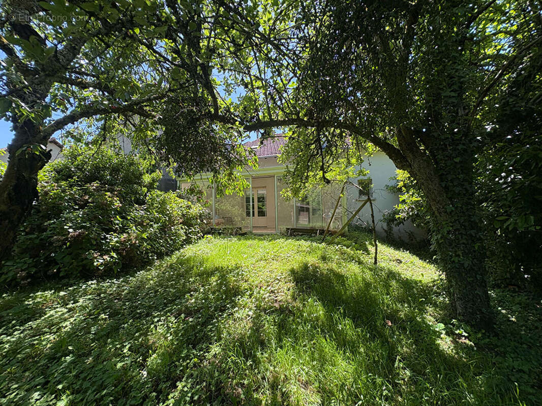 Maison à SAINT-LEONARD-DE-NOBLAT