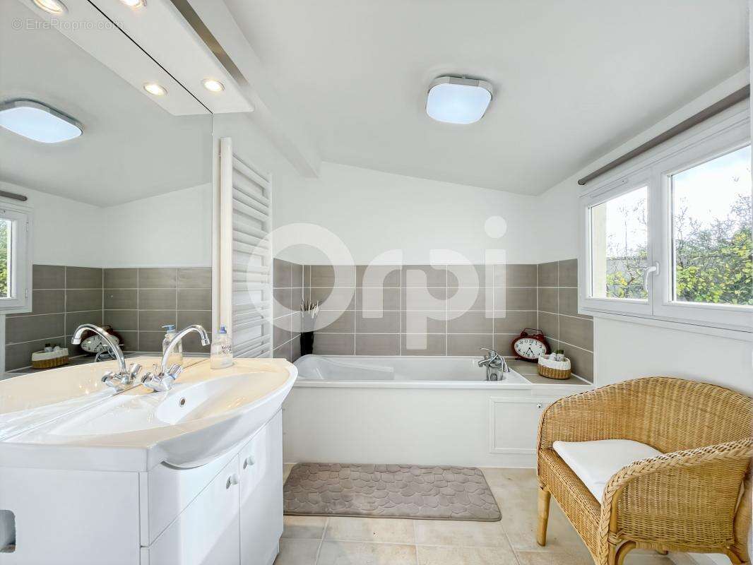 Maison à MARCILLY-LA-CAMPAGNE