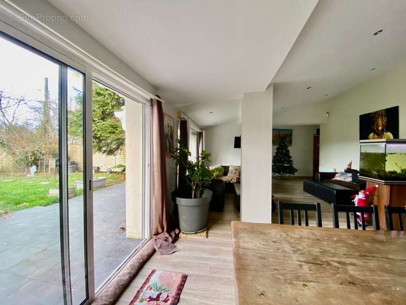 Maison à SAINT-CAPRAIS-DE-BORDEAUX