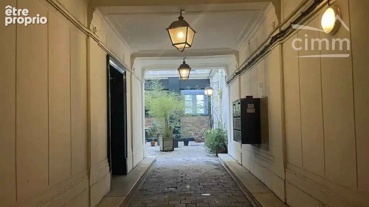 Rare :  Paris 10ème - Plateau entier post-haussmannien de 100 m² traversant à rénover - photo 17