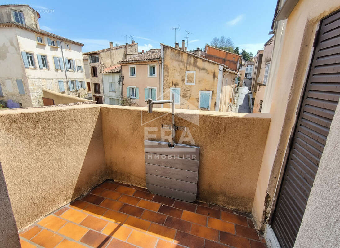 Appartement à PERNES-LES-FONTAINES