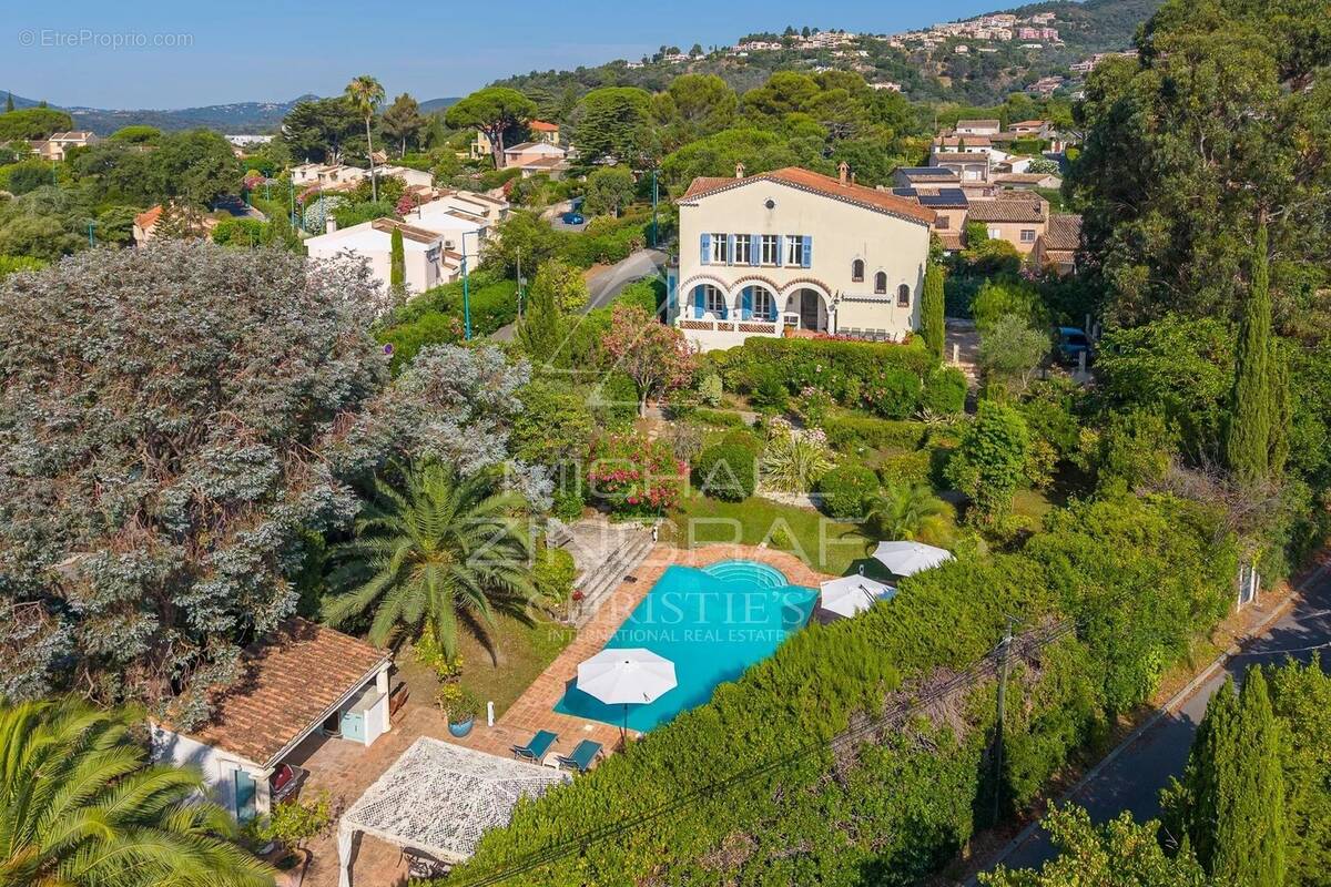 Photo Maison à Mandelieu-La-Napoule au prix de 2 730 000€