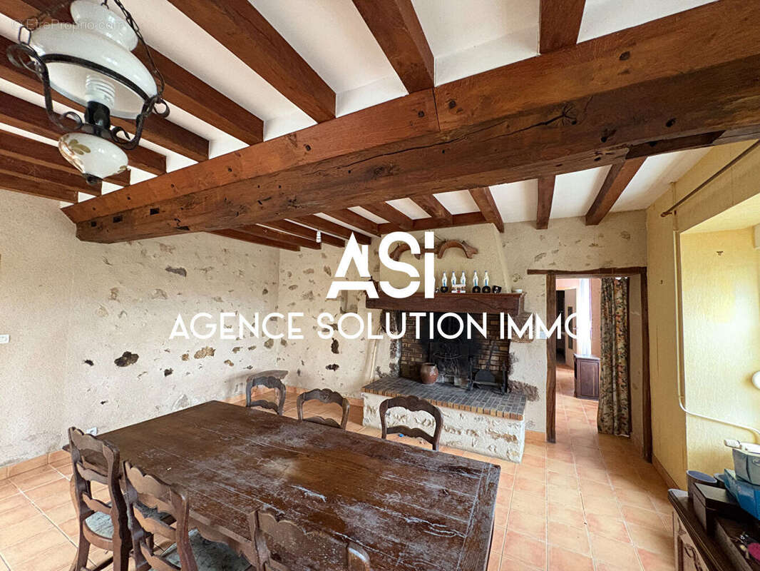 Maison à NEUVILLETTE-EN-CHARNIE