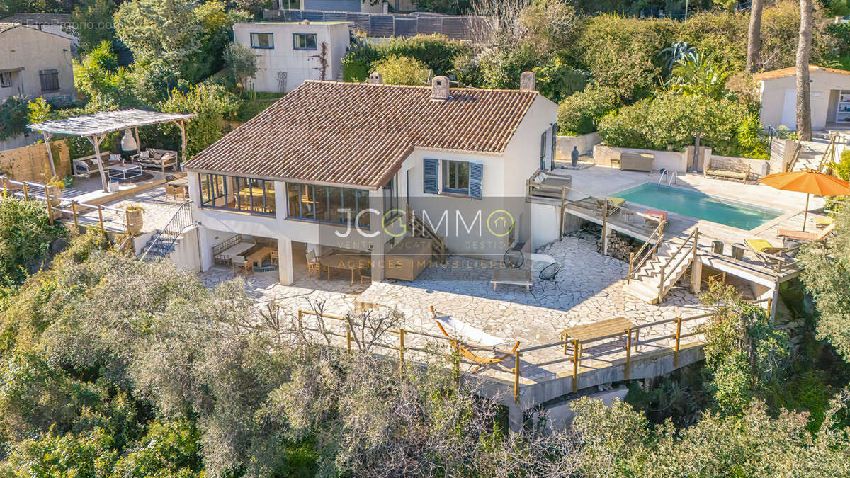 Maison à CARQUEIRANNE