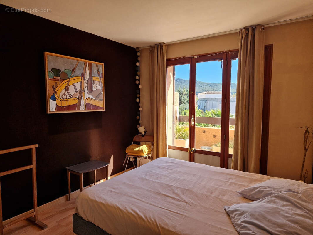 Appartement à SAINT-CYR-SUR-MER