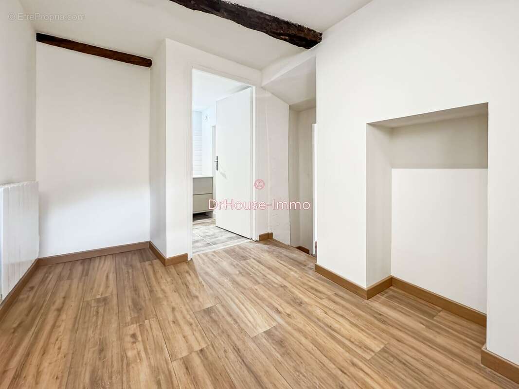Appartement à COTIGNAC