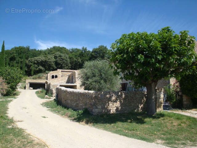 Grignan- rare ! exclusivité - ferme en cours de renovation sur 2,7 ha - photo 7