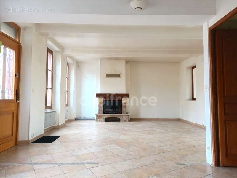 Maison à THORIGNY-SUR-OREUSE