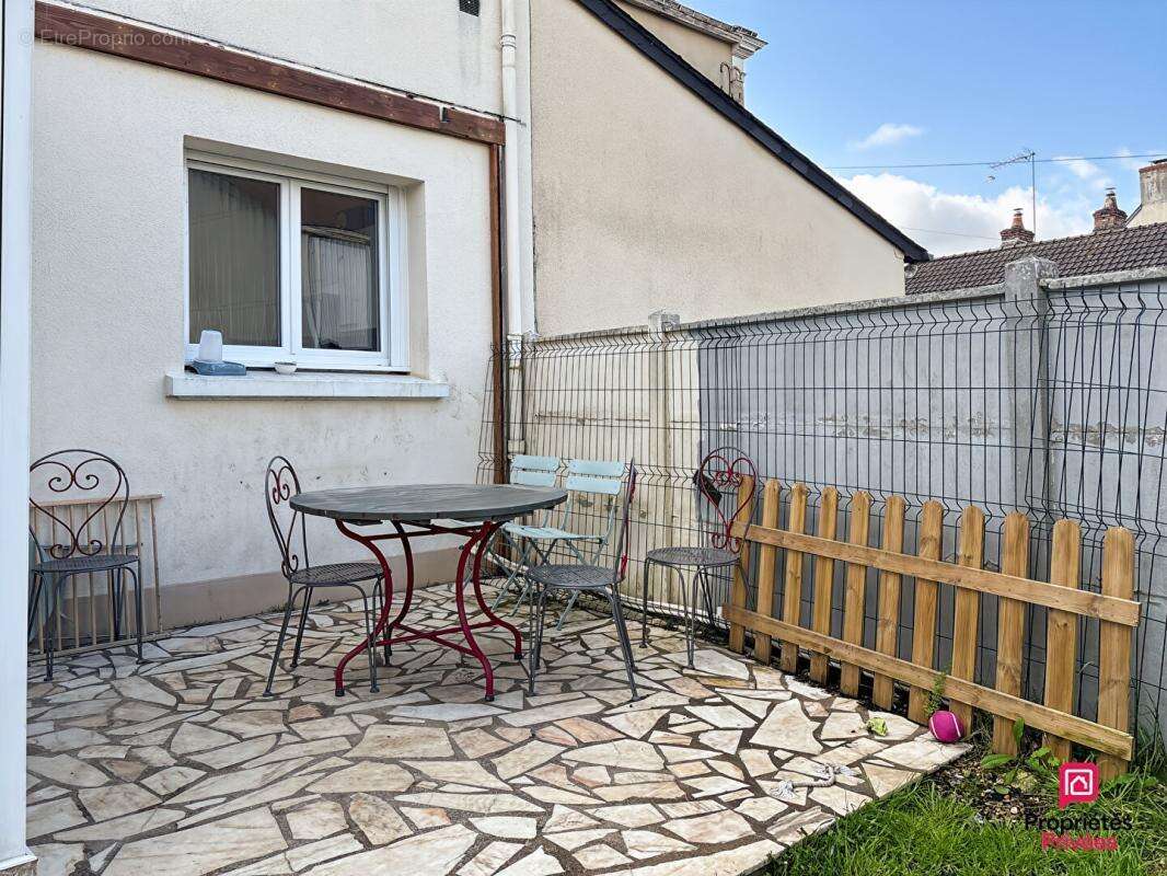 Maison à NOYEN-SUR-SARTHE