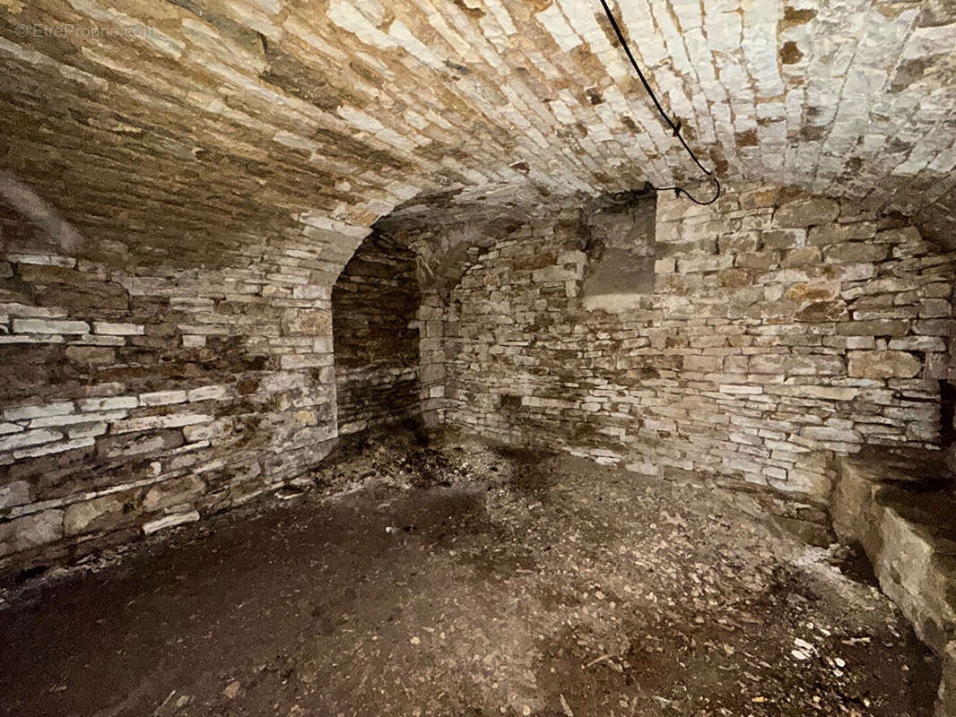 Maison à MONTIGNY-MORNAY-VILLENEUVE-SUR-VINGEANNE