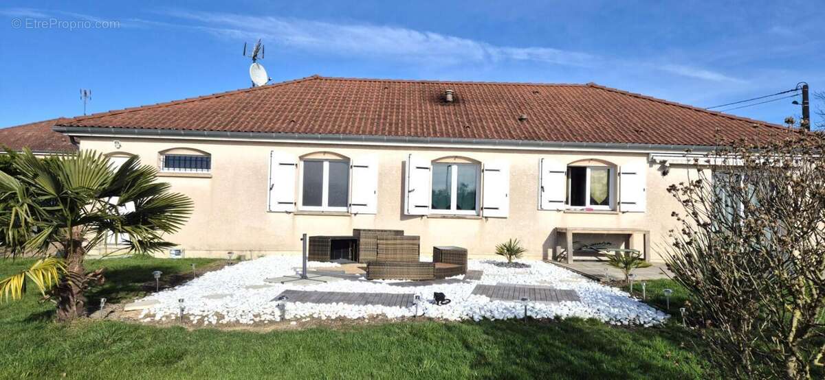 Maison à GIFFAUMONT-CHAMPAUBERT