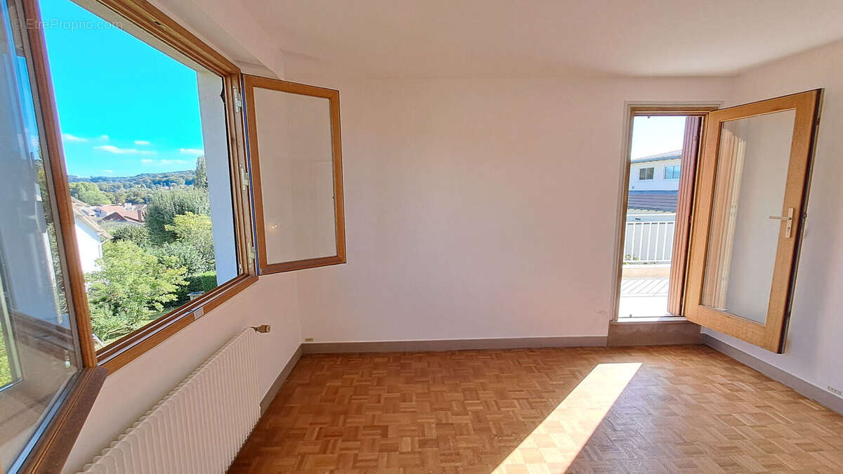 Maison à SAINT-REMY-LES-CHEVREUSE