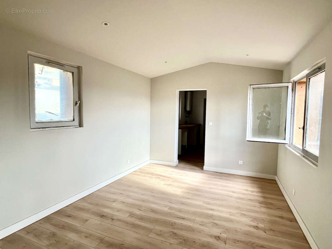 Appartement à MARSEILLE-1E