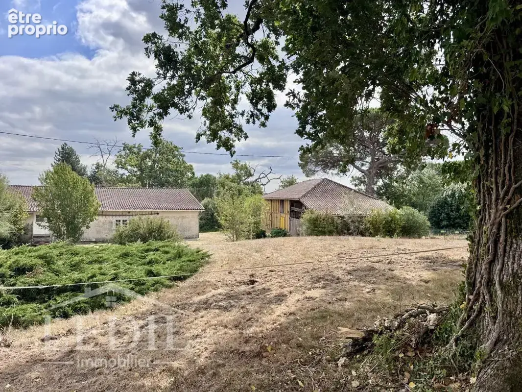 Propriété de caractère sur 2,5 ha avec vue, deux habitations et dépendances - photo 3