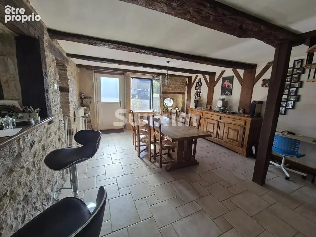 Batisse en pierre entierement renovee - photo 8