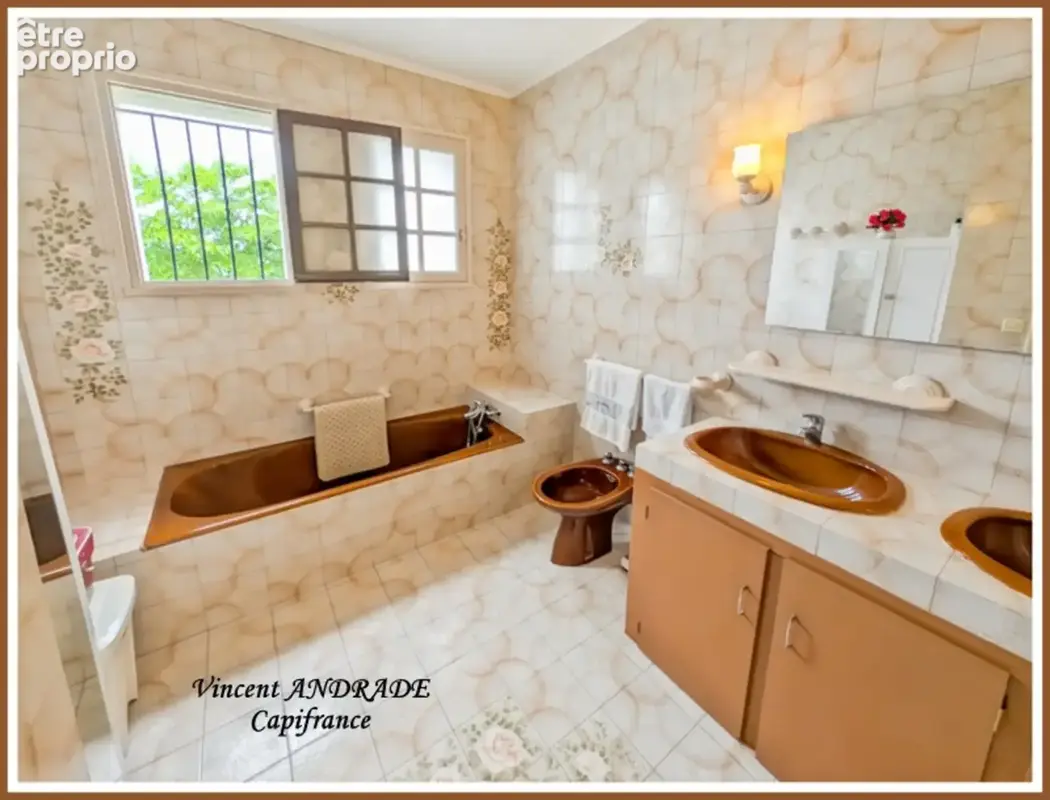 Maison traditionnelle 165 m² - 6 chambres - Sous-sol total 130 m² hauteur 2,42 m - Terrain 891 m² - photo 10