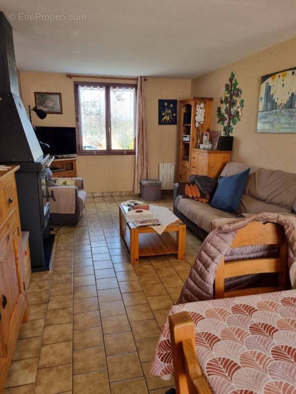 Maison à LES BORDES