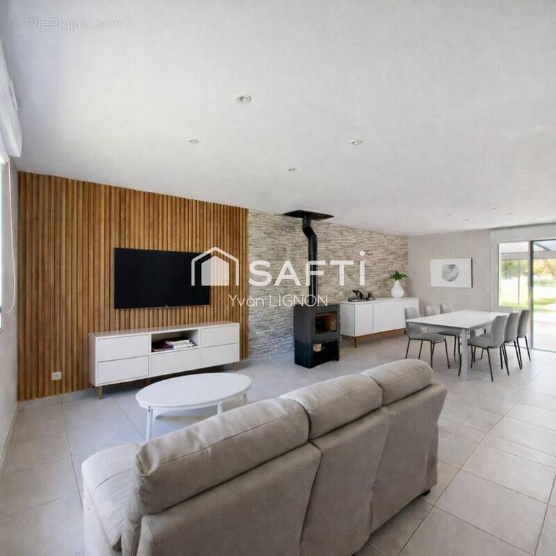 Photo 1 - Maison à SAINT-LYPHARD