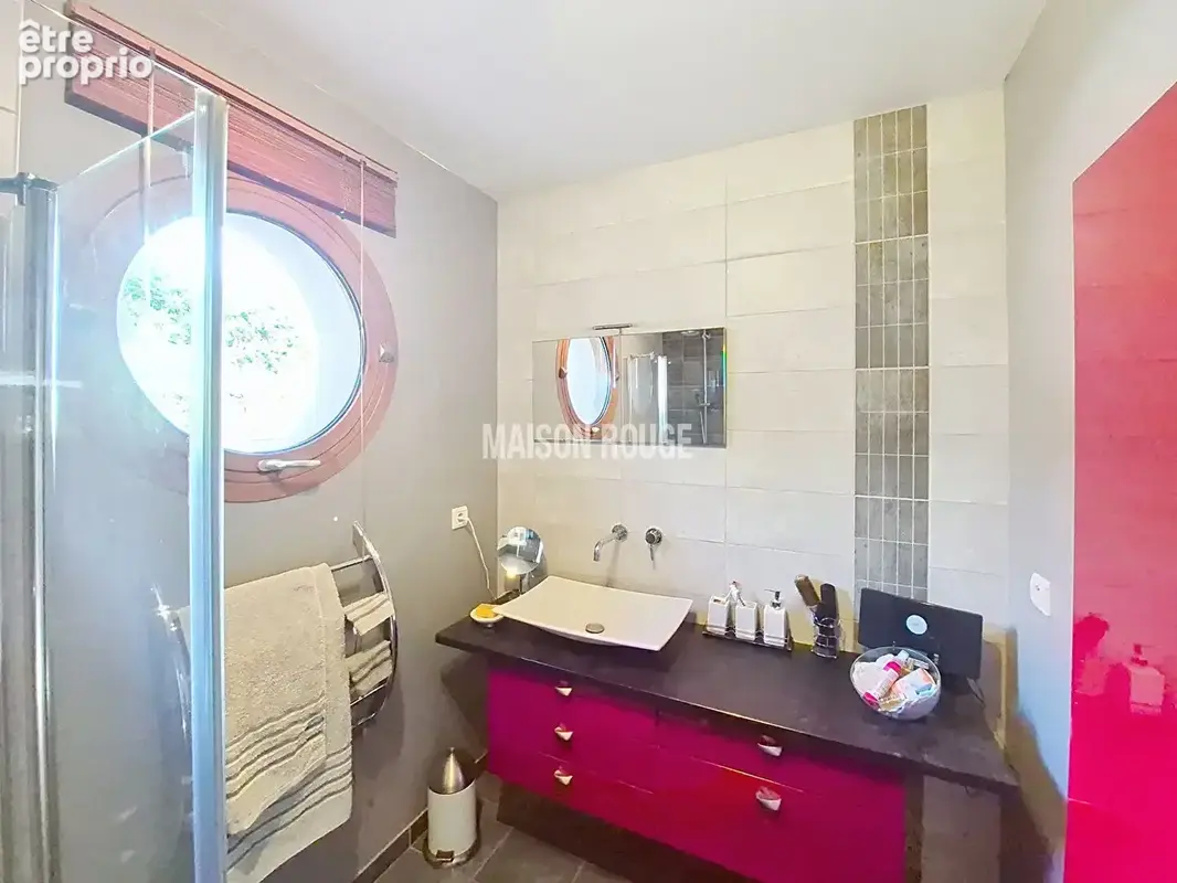 Maison familiale de 144 m² sur un terrain paysagé de 677 m² - photo 13