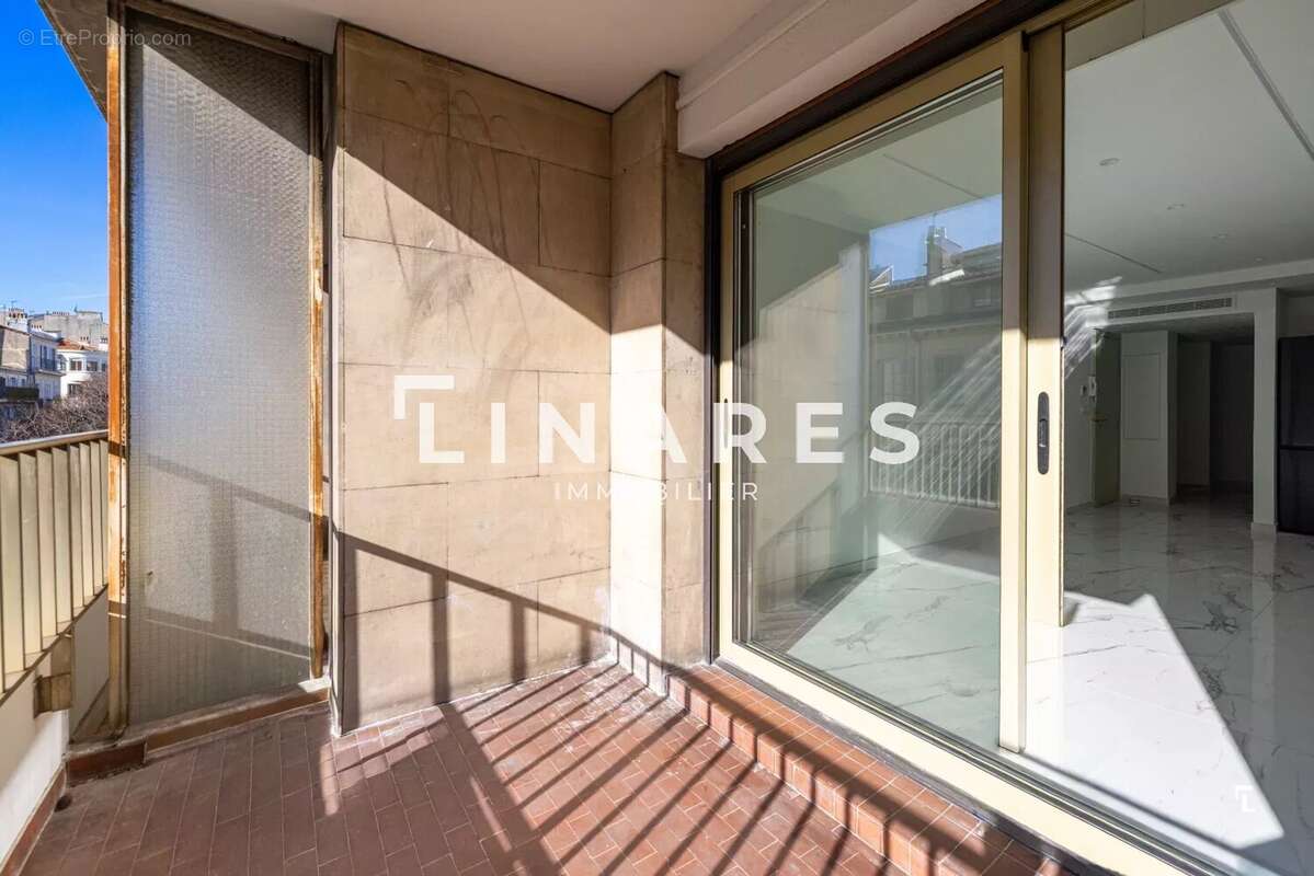 Appartement à MARSEILLE-4E