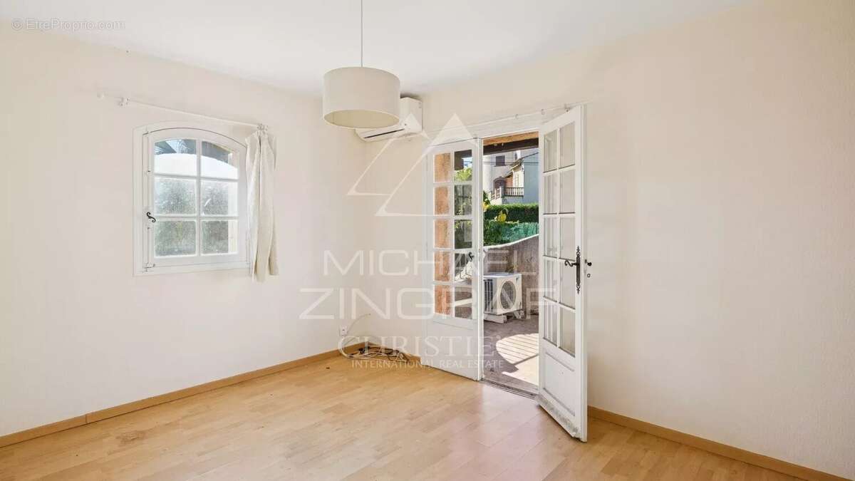 Maison à MANDELIEU-LA-NAPOULE