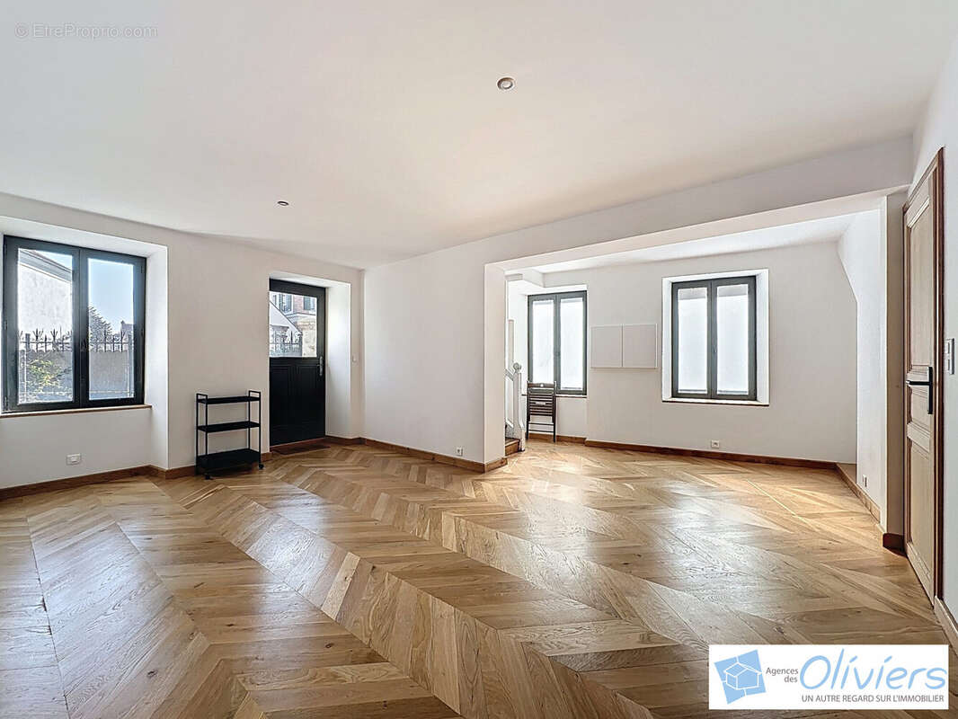 Maison à VOISINS-LE-BRETONNEUX