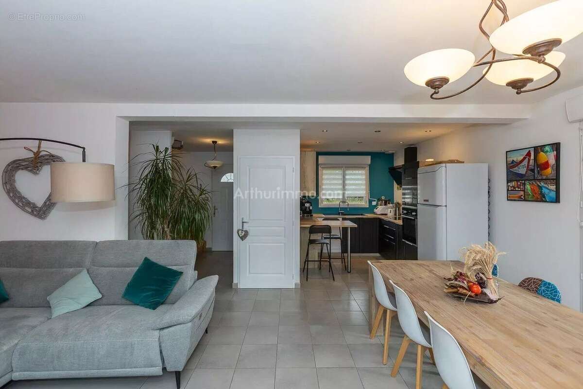 Maison à VEZERONCE-CURTIN