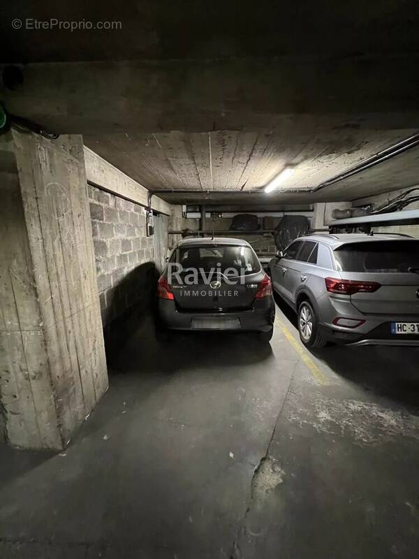 Parking à PARIS-16E