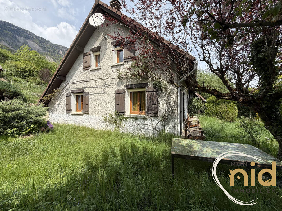 Maison à MIRIBEL-LANCHATRE