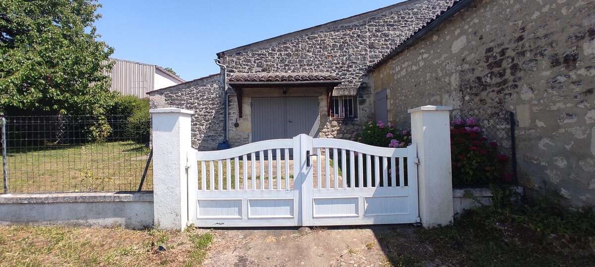 Maison à SAINTES