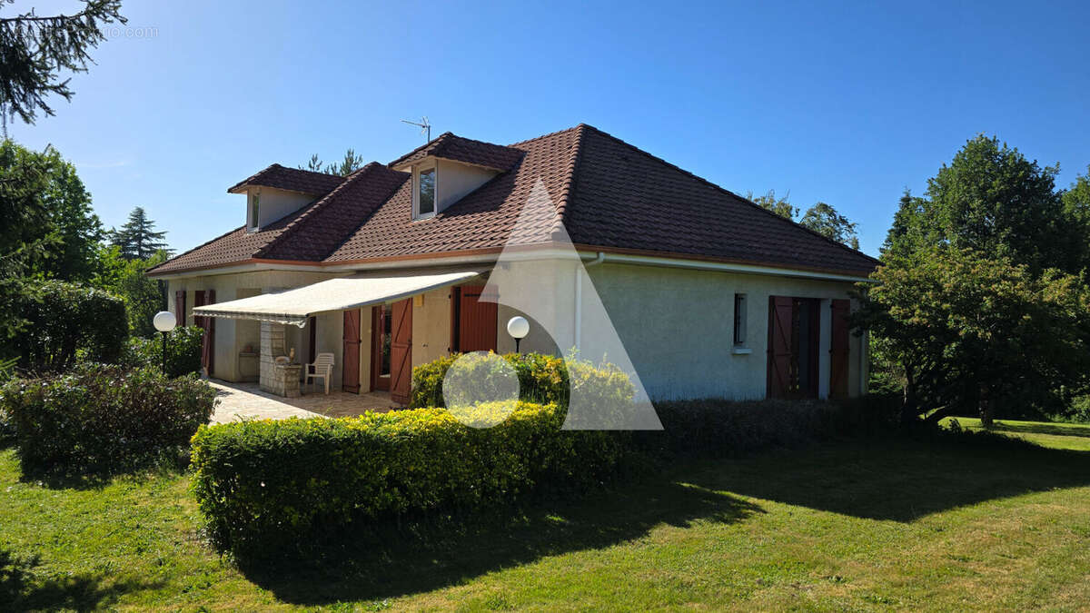 Robuste maison de 7 pièces et 215 m² - photo 2