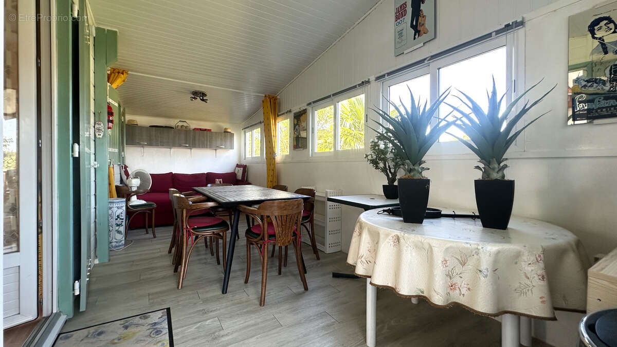 Maison à MOUTIERS-LES-MAUXFAITS