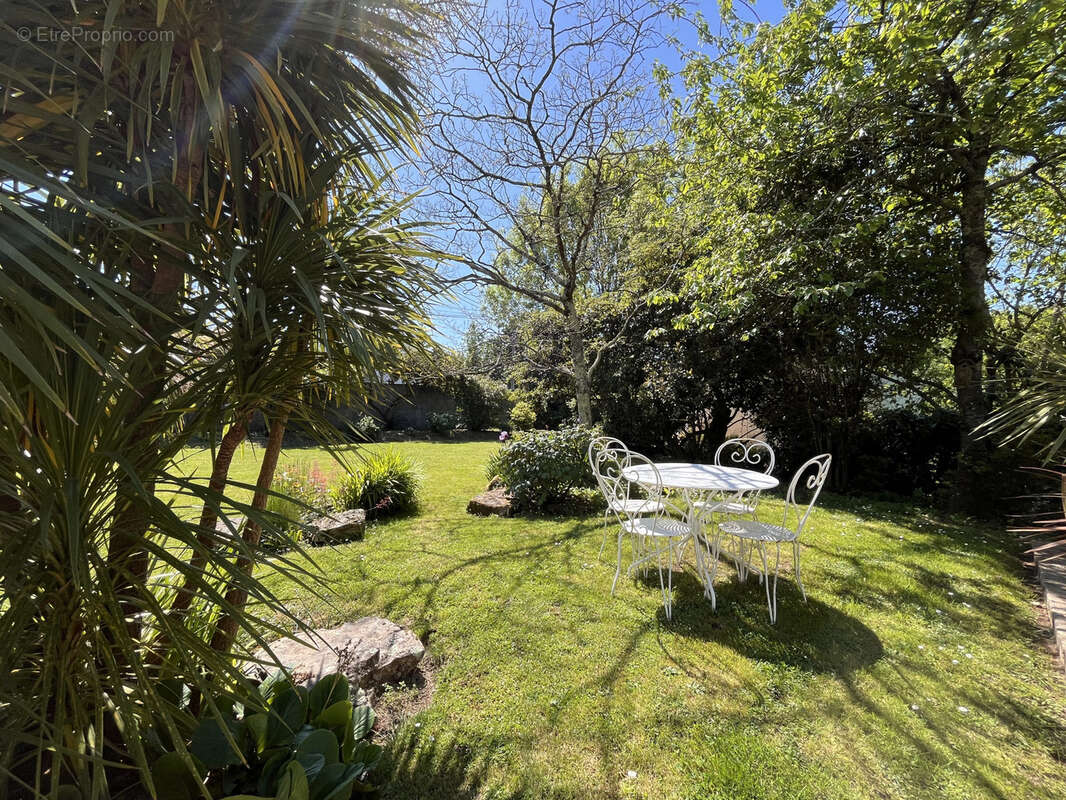 Maison à SAINT-ETIENNE-DE-MONTLUC