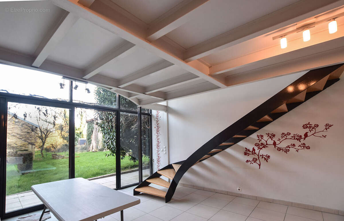 Maison à VAIVRE-ET-MONTOILLE