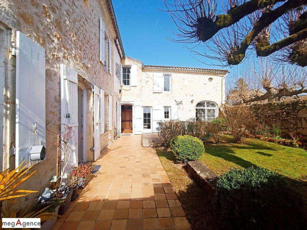 Maison à SAINTE-CROIX-DU-MONT