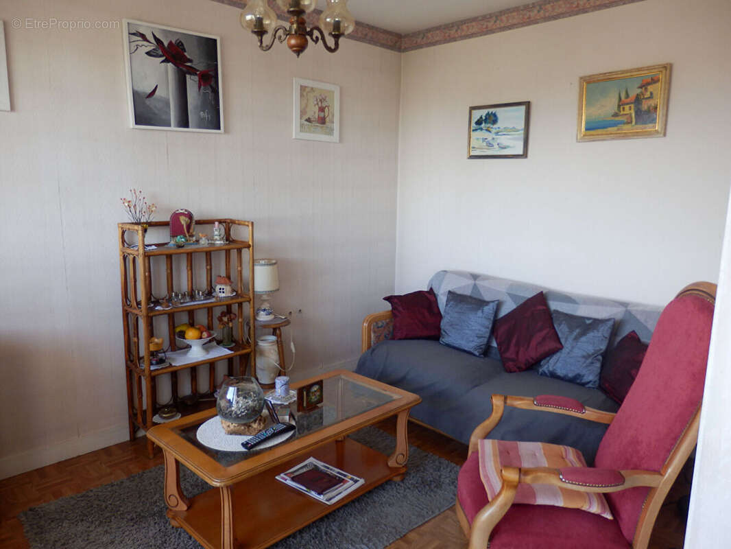 EN EXCLUSIVITE - bel appartement T4  avec vue dégagée- LAVAL - photo 3