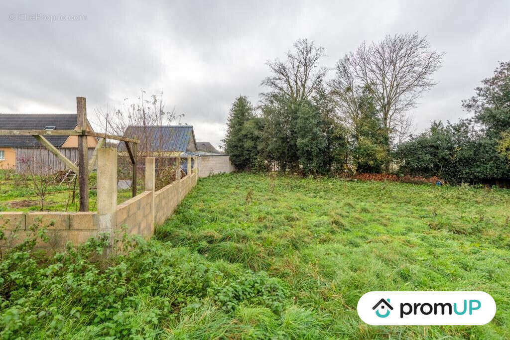 Terrain à MONTEROLIER