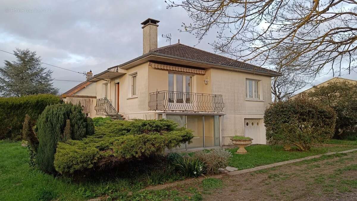 Maison à NEUVILLE-DE-POITOU