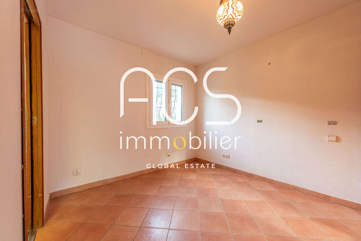 Maison à LES ISSAMBRES