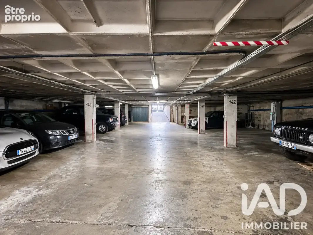 Photo 1 - Parking à PARIS-20E
